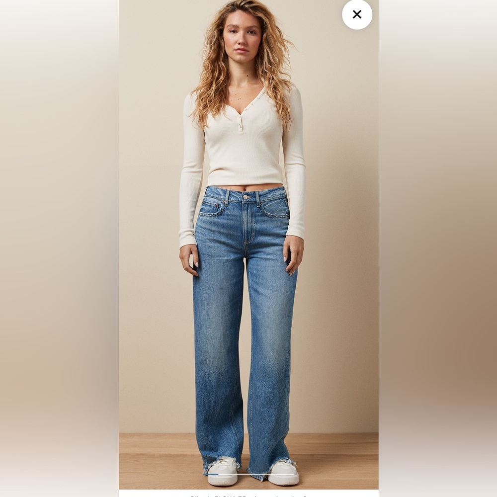 AE Dreamy Drape Super High-Waisted
Baggy Wide-Leg Jean